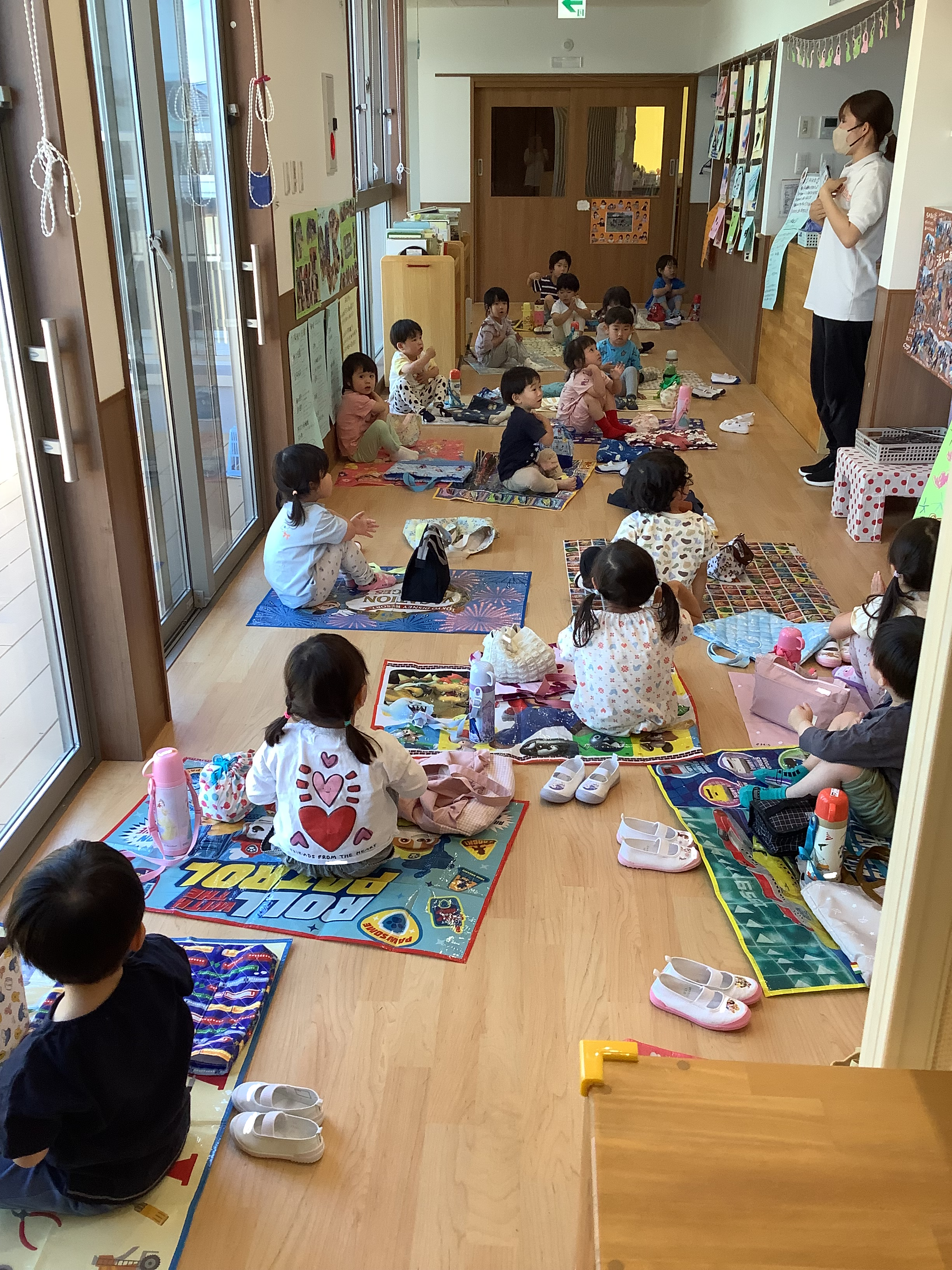 お弁当持ち散歩月4.png